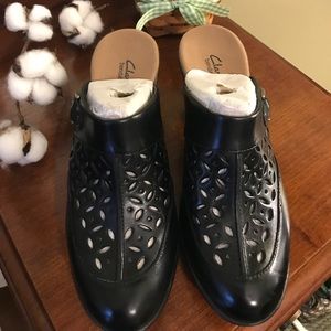 Clark’s bendable mules